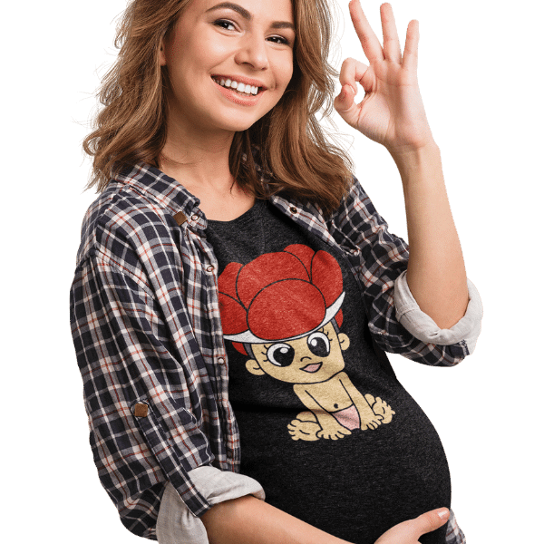 schwangere frau im studio mit schwarzem tshirt mit schwarzwald baby mit bollenhut design