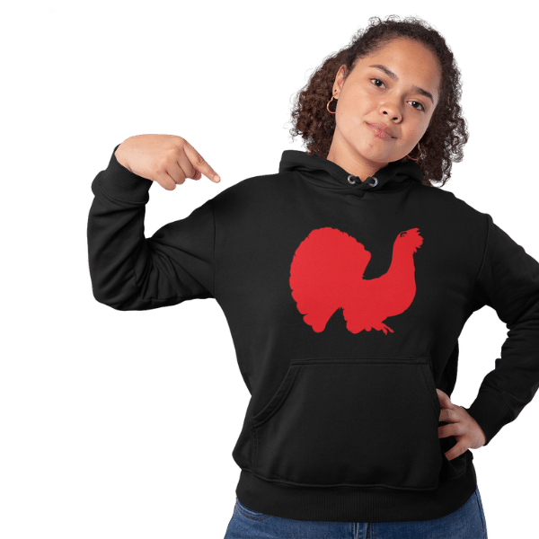 frau mit schwarzem hoodie mit schwarzwald auerhahn motiv