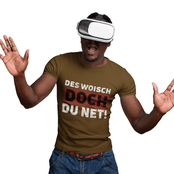 mann mit headset und gruenem t-shirt mit des woisch doch du net design