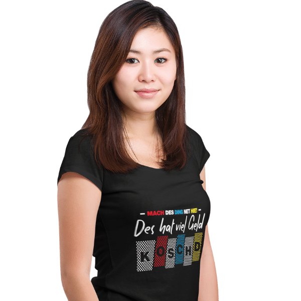 frau im studio mit schwarzem shirt mit alemannischem spruch