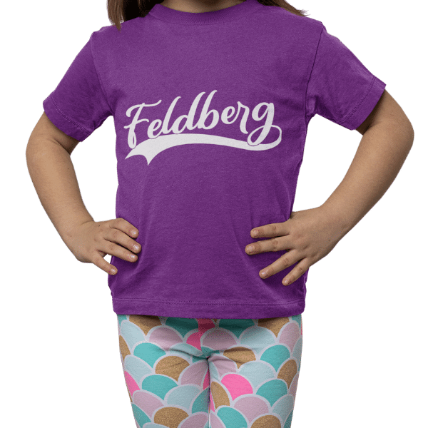 maedchen mit lili t-shirt mit motiv feldberg