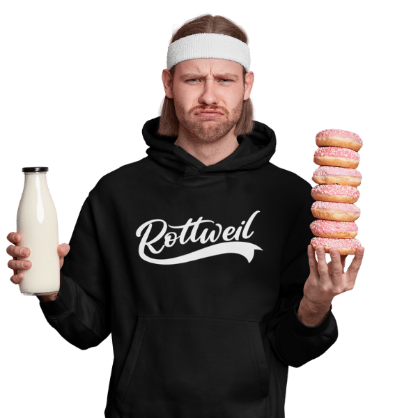 mann im studio mit milch und donuts mit schwarzem hoodie mit rottweil design
