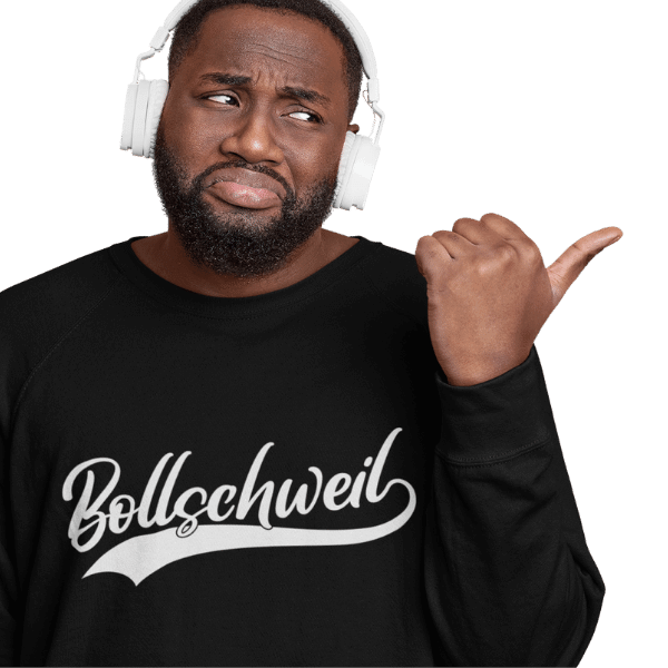 mann im studio mit kopfthoerern und schwarzem langarm shirt mit motiv bollschweil
