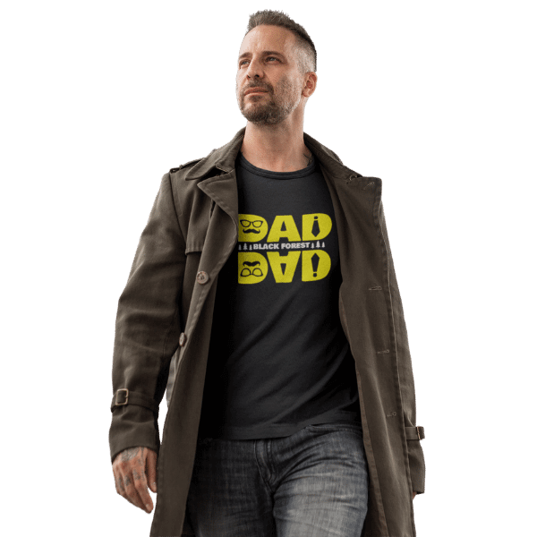 mann mit bart mantel und schwarzem t-shirt mit black forest dad design