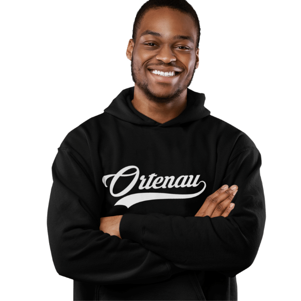 mann mit schwarzem hoodie mit bildmotiv ortenau