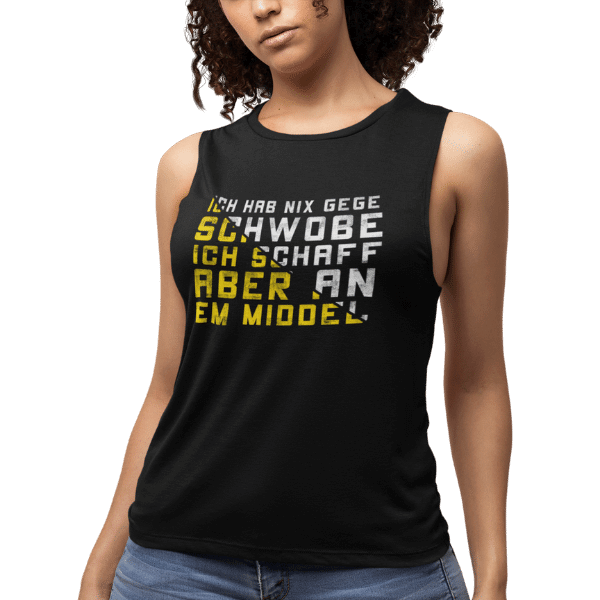 frau im studio mit aermellosem shirt mit bildmotiv ich hab nix gege schwobe