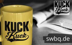 tasse mit dem aufdruck kuck kuck in schwarz- kuck kuck retro motiv mit einem retro schriftzug fuer alle die mehr wie einen kuckuck oder eine kuckucksuhr erwarten
