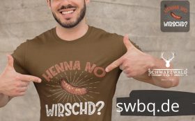 mann mit bart und braunem t-shirt mit aufdruck henna no wirschd
