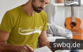 mann mit bart und gruenem tshirt mit freudenstadt logo