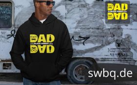 mann mit sonnenbrille und schwarzem hoodie mit bildmotiv black forest dad