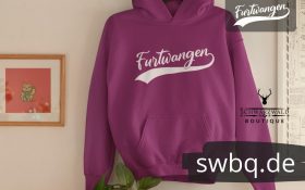 lila hoodie mit furtwangen design