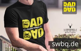 mann mit schwarzem tshirt mit bildmotiv black forest dad
