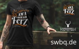 mann auf einer bruecke im national park mit einem schwarzen t-shirt mit mach koi ferz design