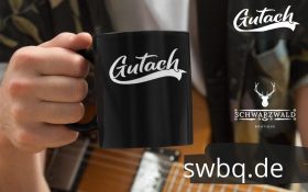schwarze tasse mit gutach motiv