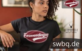 frau mit schwarzen locken und schwarzem tshirt mit emmendingen logo