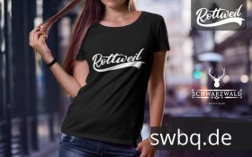 frau mit langen haaren und shirt mit motiv rottweil