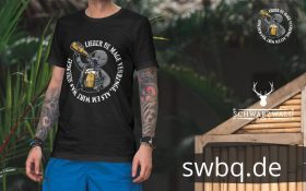 mann mit tatoos und schwarzem t-shirt mit logo lieber de mage verrenge als em wirt was schenge