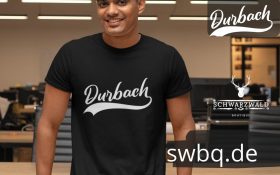 mann mit schwarzem tshirt mit durbach motiv