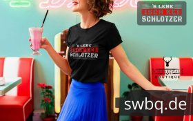 frau mit milchshake im restaurant mit schwarzem t-shirt mit slebe isch kei schlotzer design