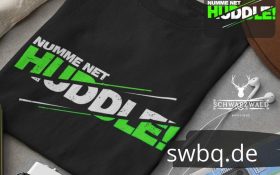 schwarzer gefalteter hoodie mit badisch net huddle design