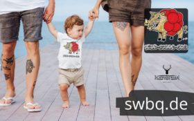 schwarzwald baby t-shirt - wildschwein mit bollenhut