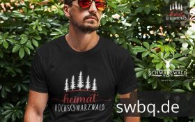 mann mit sonnenbrille und schwarzem t-shirt mit heimat hochschwarzwald motiv